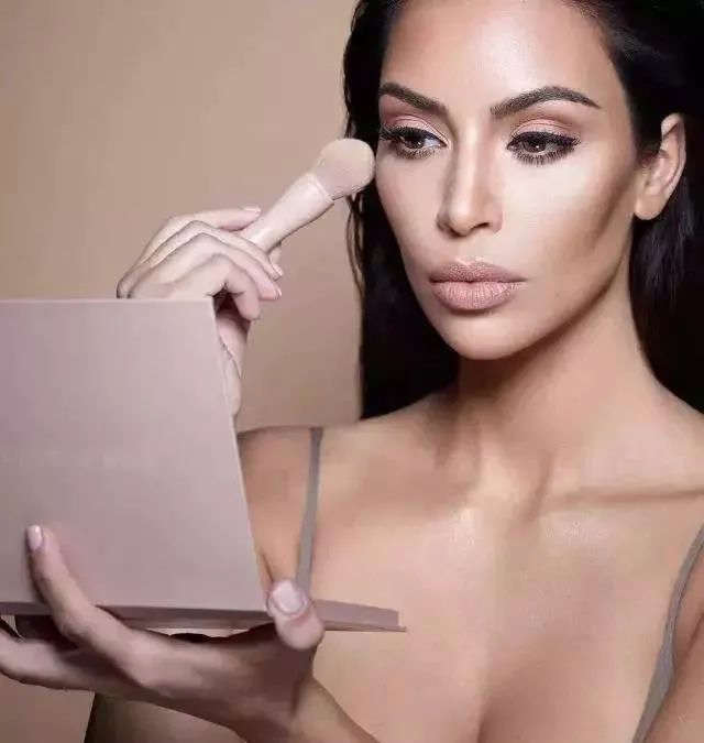 Kim Kardashian独立美妆品牌KKW