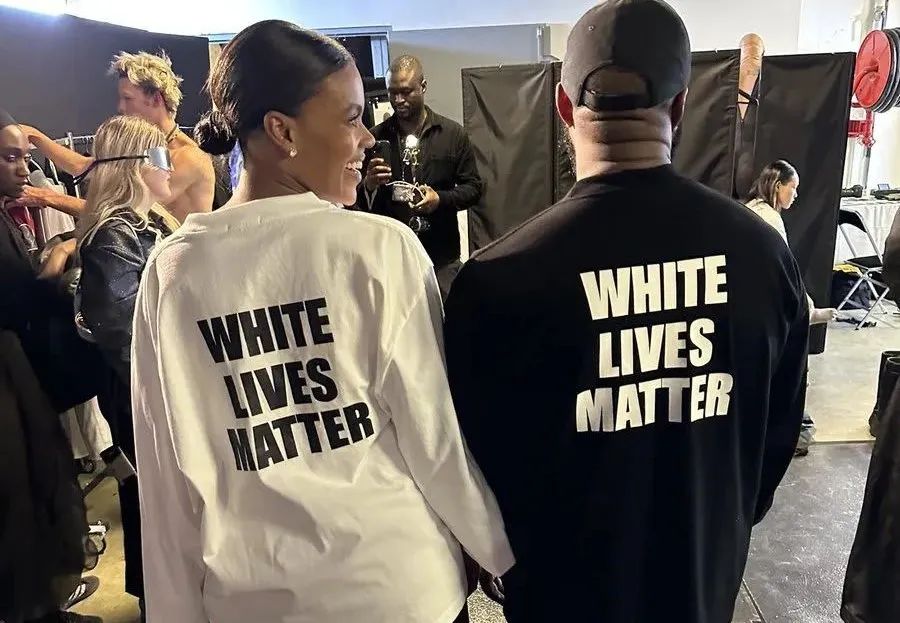 Kanye展示印有White Lives Matter的T恤