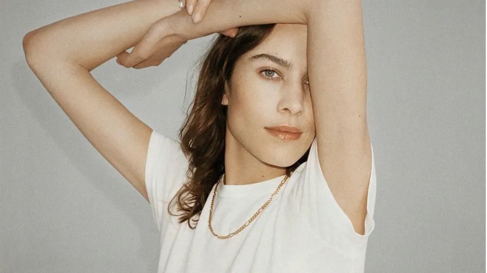 Alexa Chung：拥有中国血统的初代街拍女王，至今依旧一呼百应！