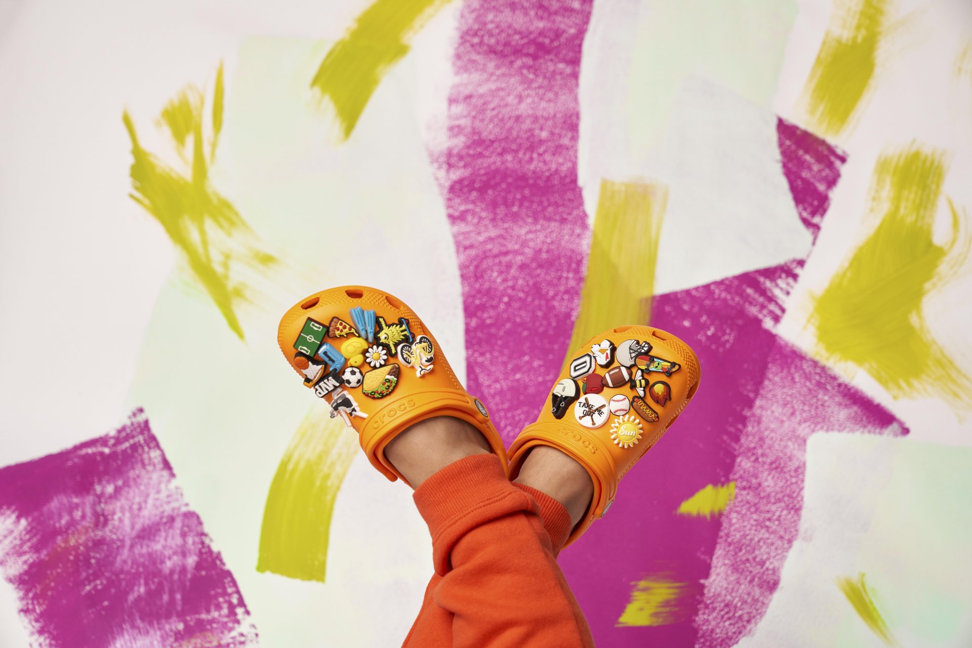被称为世界上“最丑的”鞋Crocs，是怎么做营销？